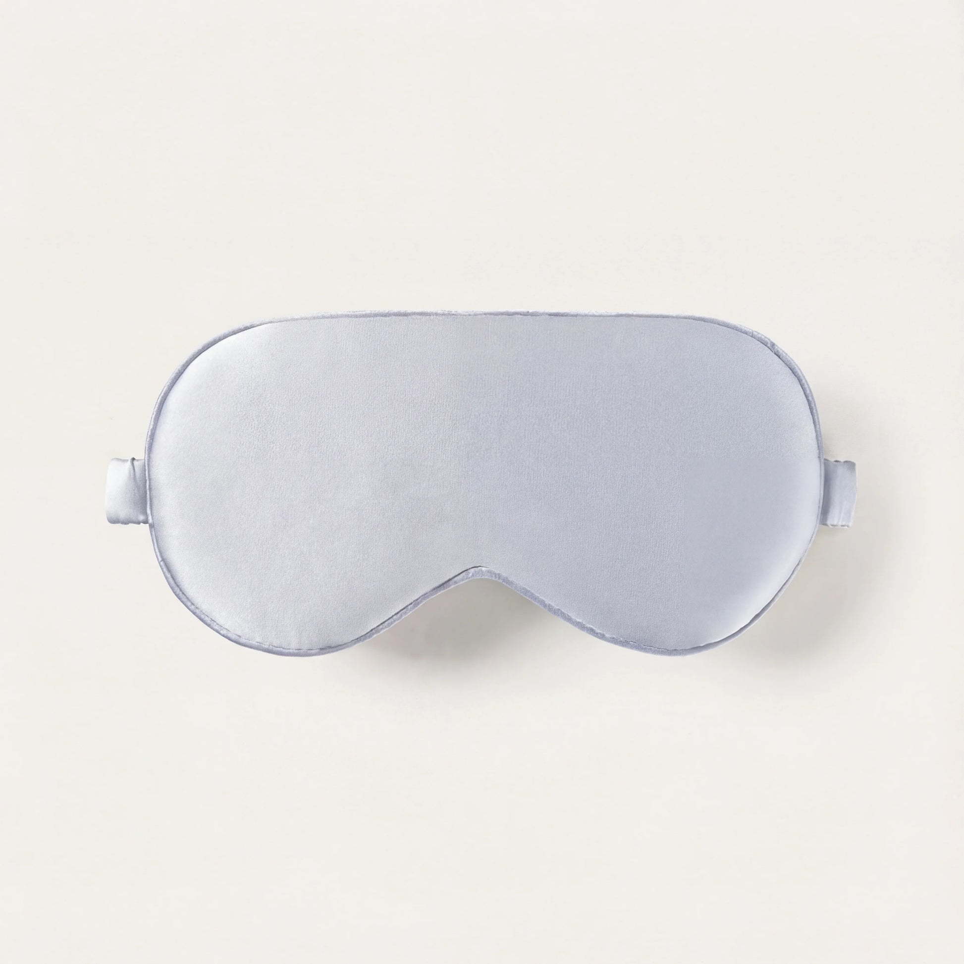 Masque de sommeil en soie LadyErgo coloris gris argent, toucher doux et finition élégante
