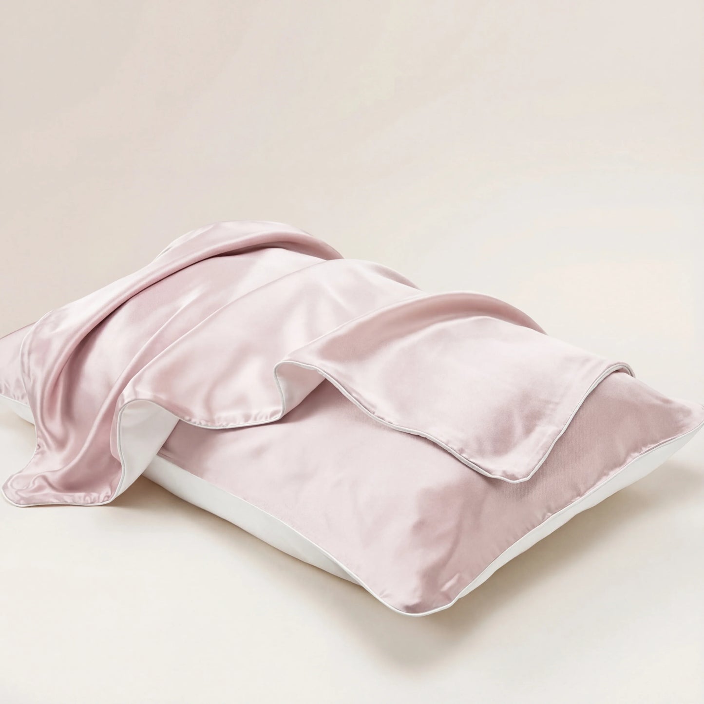 Taie d’oreiller en soie LadyErgo coloris rose poudré, soie naturelle pour le confort nocturne